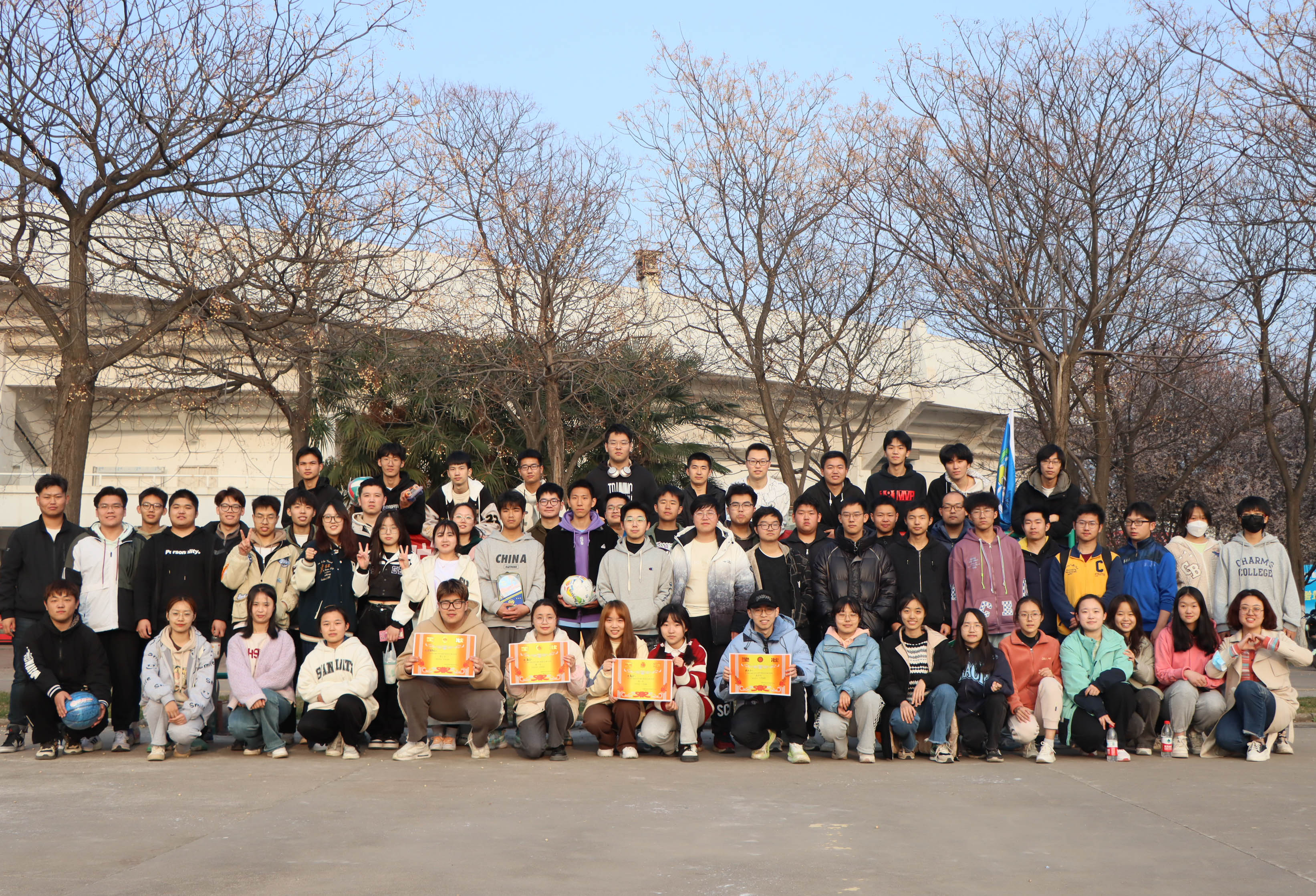 力拔山河绳采飞扬资环2022级新生拔河比赛