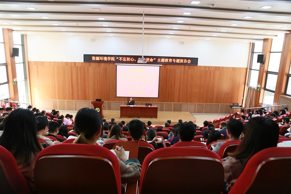 c554f272e3764e6abd8c3cb39d747ab0.jpg 报告会全景-上学院网.jpg