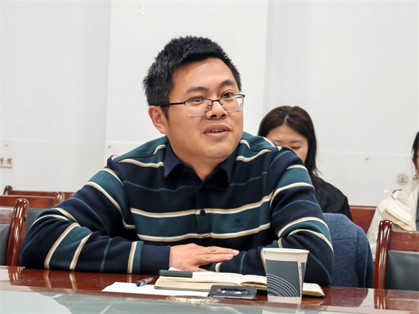 3教学副院长王铁成主持.jpg