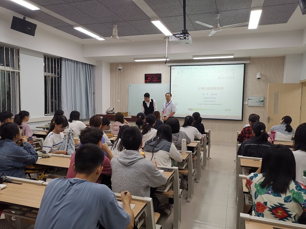 934100e110a44208a940d502624e004b.jpg 吕家珑查课.jpg