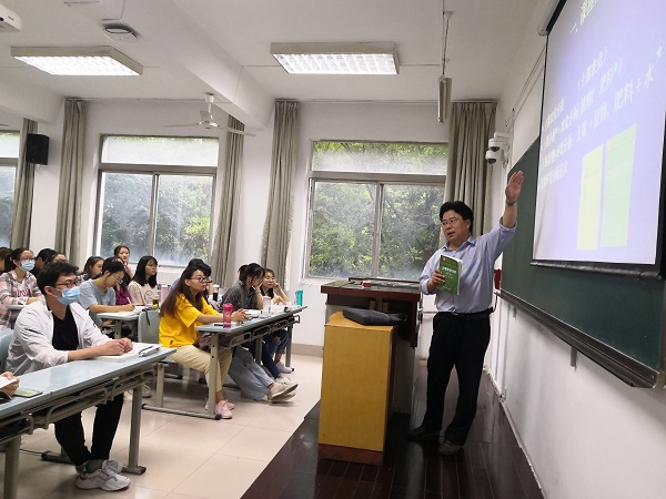 d61beaf76d1a4c8bbb3088ff8bc9b156.jpg 郑险峰讲课.jpg