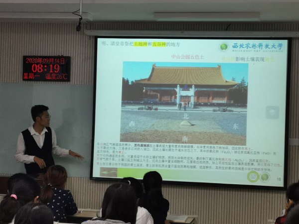 fb132d2e04d24c1a8cd0e13792556903.jpg 郑伟讲课.jpg