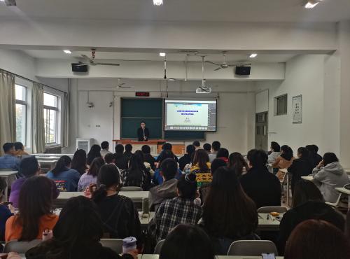 255bacc686da4bec8ddb1abf488ea90f.jpg 焦硕教授作报告(1).jpg